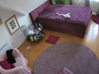 voyeurcam-julmodels-whitebed-4