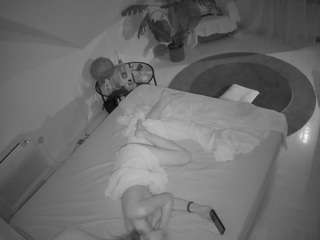 voyeurcam-julmodels-whitebed-4 Webcam Model Profile