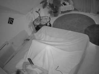voyeurcam-julmodels-whitebed-4 Webcam Model Profile