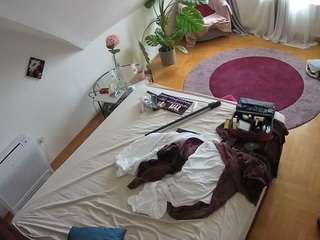 voyeurcam-julmodels-whitebed-4