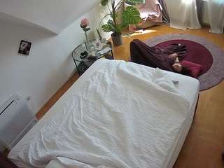 voyeurcam-julmodels-whitebed-4