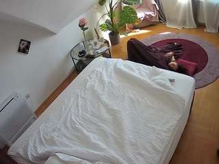 voyeurcam-julmodels-whitebed-4