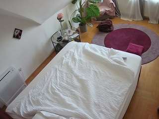 voyeurcam-julmodels-whitebed-4