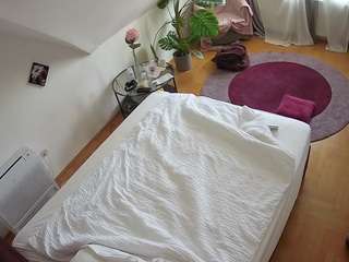 voyeurcam-julmodels-whitebed-4