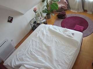voyeurcam-julmodels-whitebed-4