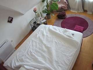 voyeurcam-julmodels-whitebed-4