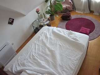 voyeurcam-julmodels-whitebed-4