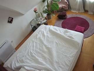 voyeurcam-julmodels-whitebed-4