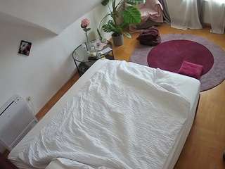 voyeurcam-julmodels-whitebed-4