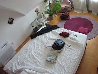 voyeurcam-julmodels-whitebed-4