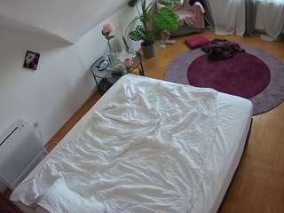 voyeurcam-julmodels-whitebed-4 - Cam en Direct