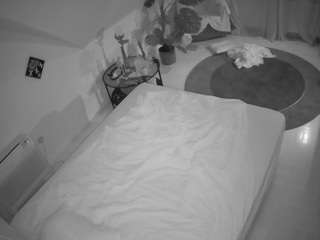 voyeurcam-julmodels-whitebed-4 - Live Cam