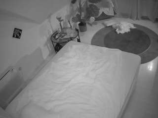 voyeurcam-julmodels-whitebed-4 webcam model