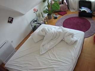 voyeurcam-julmodels-whitebed-4