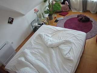 voyeurcam-julmodels-whitebed-4