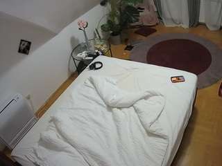 voyeurcam-julmodels-whitebed-4