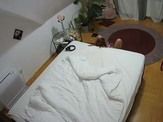 voyeurcam-julmodels-whitebed-4