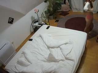 voyeurcam-julmodels-whitebed-4