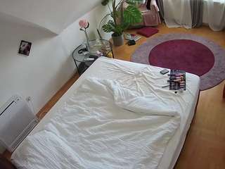 voyeurcam-julmodels-whitebed-4