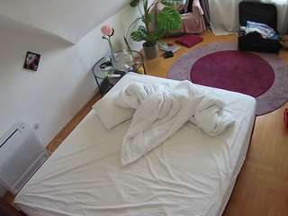 voyeurcam-julmodels-whitebed-4
