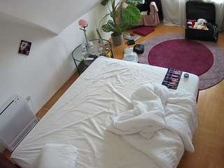 voyeurcam-julmodels-whitebed-4