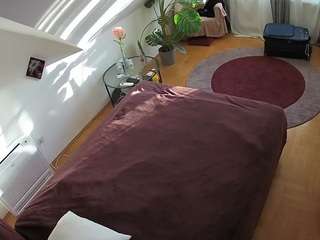 voyeurcam-julmodels-whitebed-4 camsoda