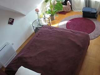 voyeurcam-julmodels-whitebed-4 camsoda