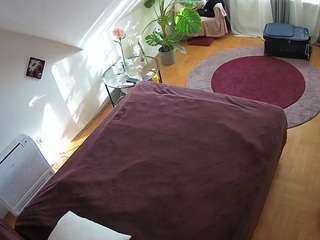 voyeurcam-julmodels-whitebed-4 camsoda