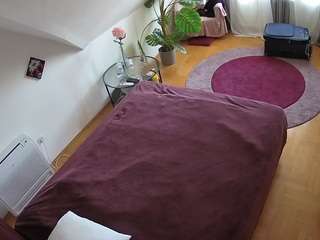 voyeurcam-julmodels-whitebed-4 camsoda