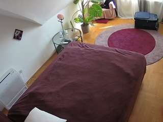 voyeurcam-julmodels-whitebed-4 camsoda
