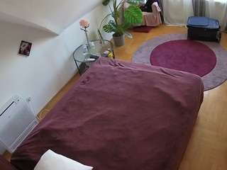 voyeurcam-julmodels-whitebed-4 camsoda