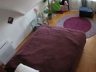 voyeurcam-julmodels-whitebed-4 camsoda