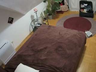 voyeurcam-julmodels-whitebed-4 camsoda