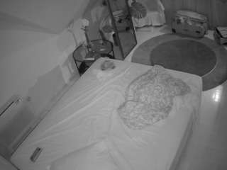  voyeurcam-julmodels-whitebed-4 chat room