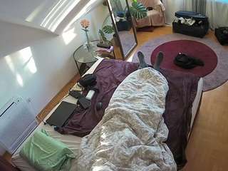 voyeurcam-julmodels-whitebed-4