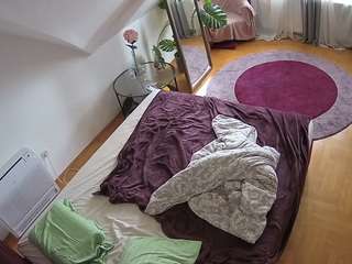 voyeurcam-julmodels-whitebed-4
