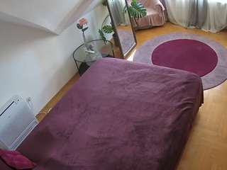 voyeurcam-julmodels-whitebed-4