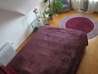 voyeurcam-julmodels-whitebed-4