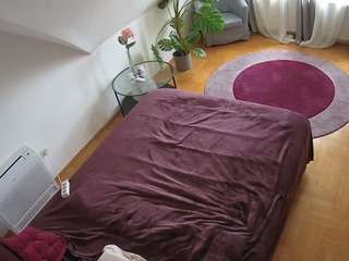 voyeurcam-julmodels-whitebed-4