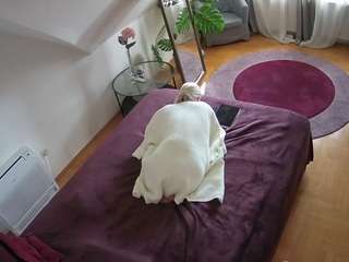voyeurcam-julmodels-whitebed-4