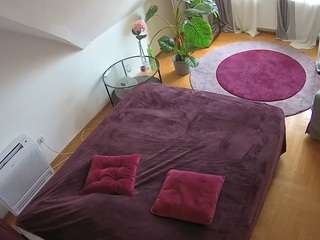 voyeurcam-julmodels-whitebed-4