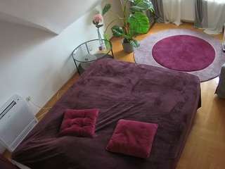 voyeurcam-julmodels-whitebed-4 camsoda