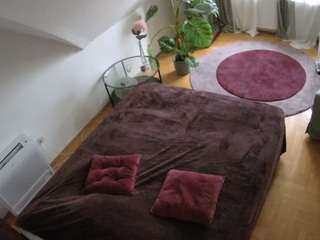 voyeurcam-julmodels-whitebed-4