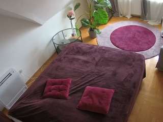voyeurcam-julmodels-whitebed-4 camsoda