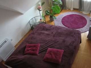 voyeurcam-julmodels-whitebed-4 camsoda