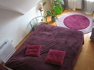 voyeurcam-julmodels-whitebed-4 camsoda