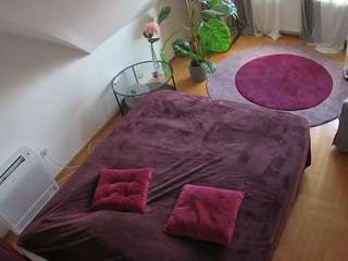 voyeurcam-julmodels-whitebed-4 camsoda