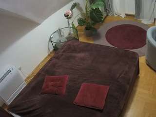 voyeurcam-julmodels-whitebed-4