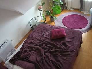 voyeurcam-julmodels-whitebed-4 camsoda