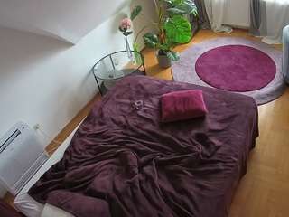 voyeurcam-julmodels-whitebed-4 camsoda